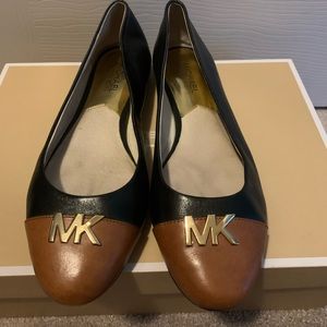 Micheal Kors flats